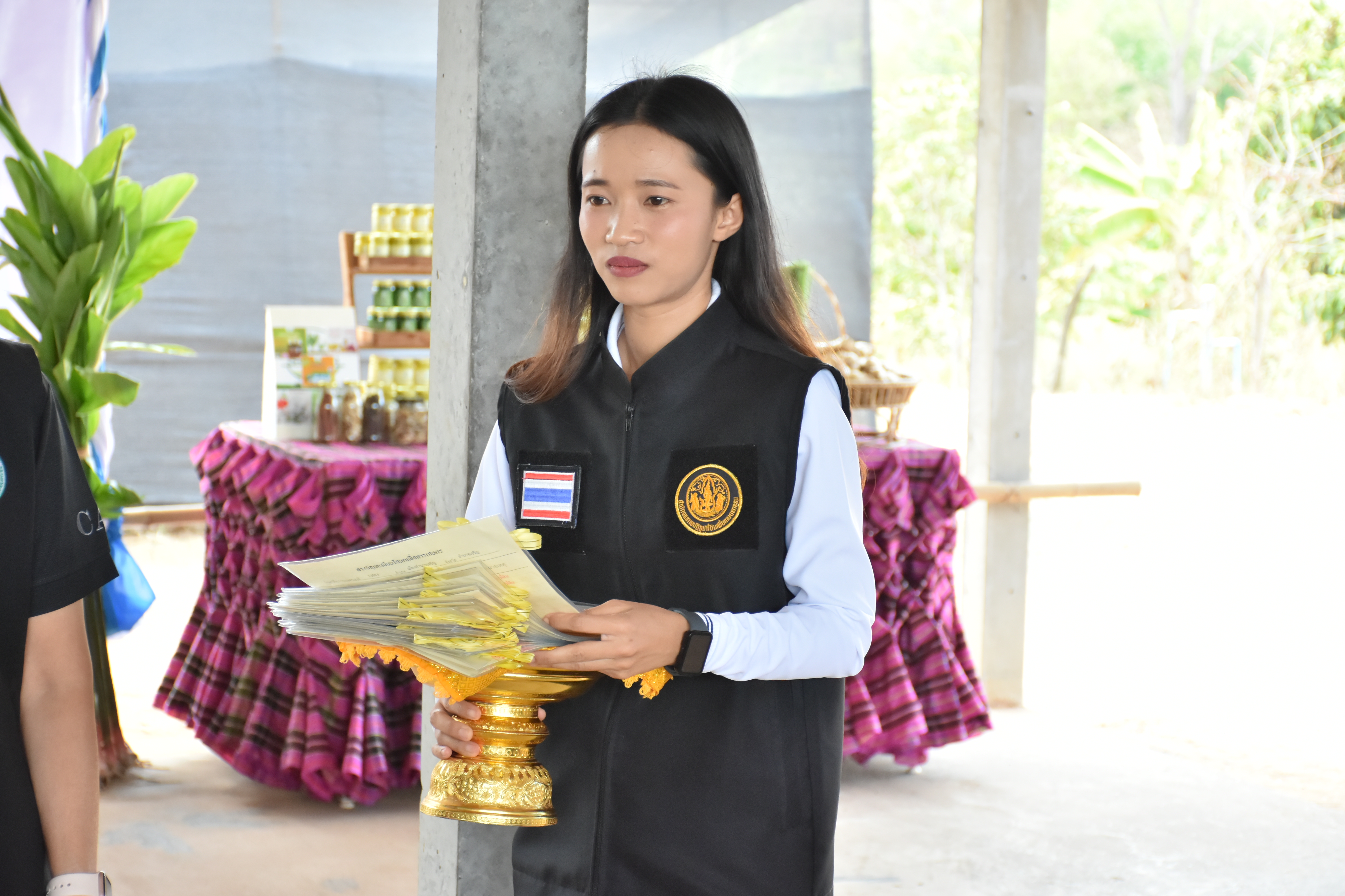 title - ผู้ตรวจราชการกระทรวงเกษตรและสหกรณ์ เขตตรวจราชการที่ 14 (นางสุวรรณี ศรีสุวรรณ์) และคณะผู้ตรวจราชการกรม ลงพื้นที่ตรวจติดตามนโยบายยกระดับสินค้าเกษตรและบริการมูลค่าสูง การพัฒนาสินค้าเกษตรมูลค่าสูง โครงการส่งเสริมและพัฒนาสินค้าเกษตรชีวภาพ (สมุนไพร) ณ แปลงใหญ่สมุนไพร หมู่ 10 บ้านห้วยร่องคำ ตำบลกุดปลาดุก อำเภอเมืองอำนาจเจริญ จังหวัดอำนาจเจริญ